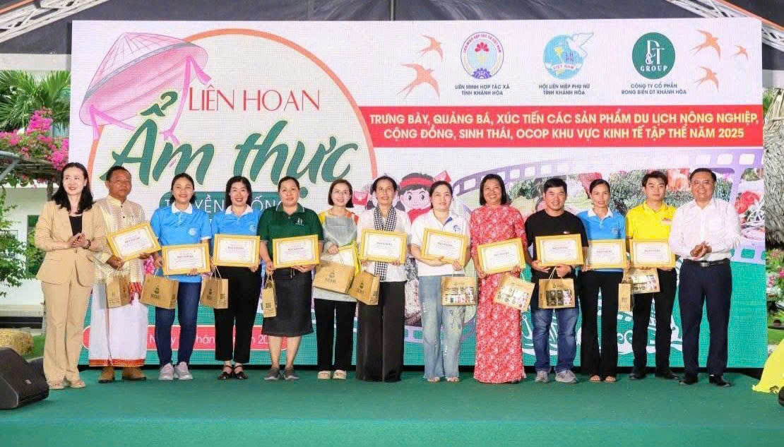 z7304845187160_454c2b2e3b2b028c39f582a875bfdbd3.jpg (252 KB)