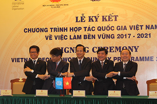 Các đối tác Việt Nam - ILO bắt tay thắt chặt quan hệ hợp tác giữa các bên